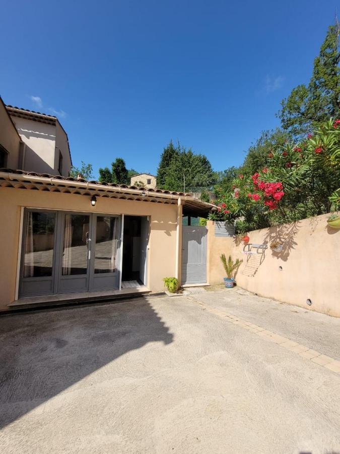 Studio Calme Et Agreable Avec Acces Jardin Partage Le Bar-sur-Loup Kültér fotó