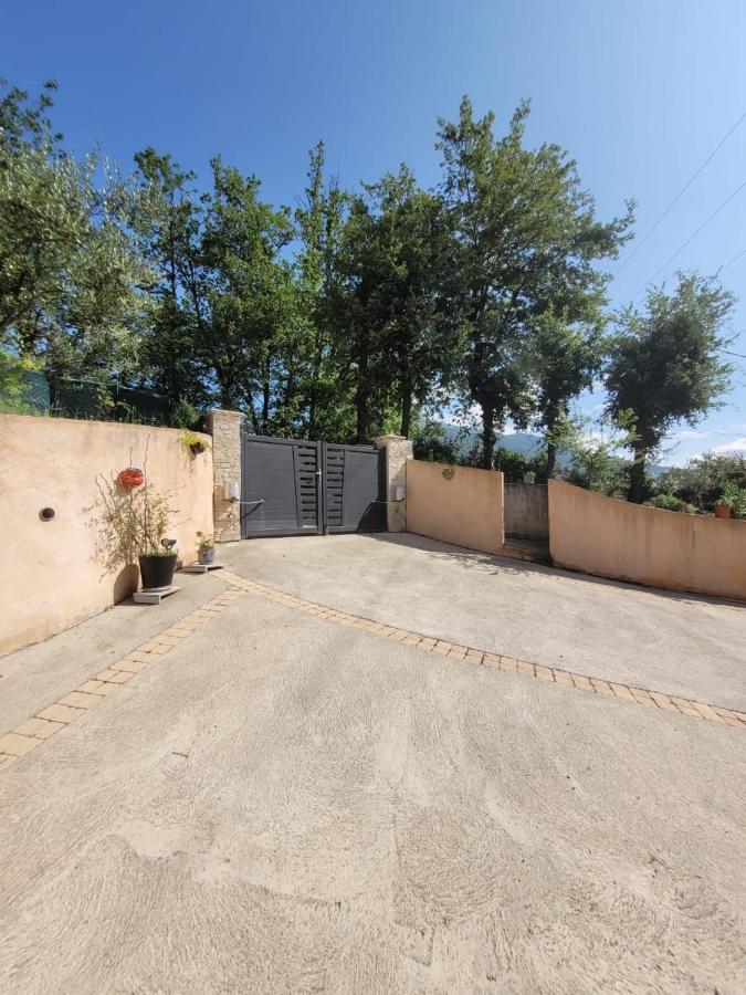 Studio Calme Et Agreable Avec Acces Jardin Partage Le Bar-sur-Loup Kültér fotó