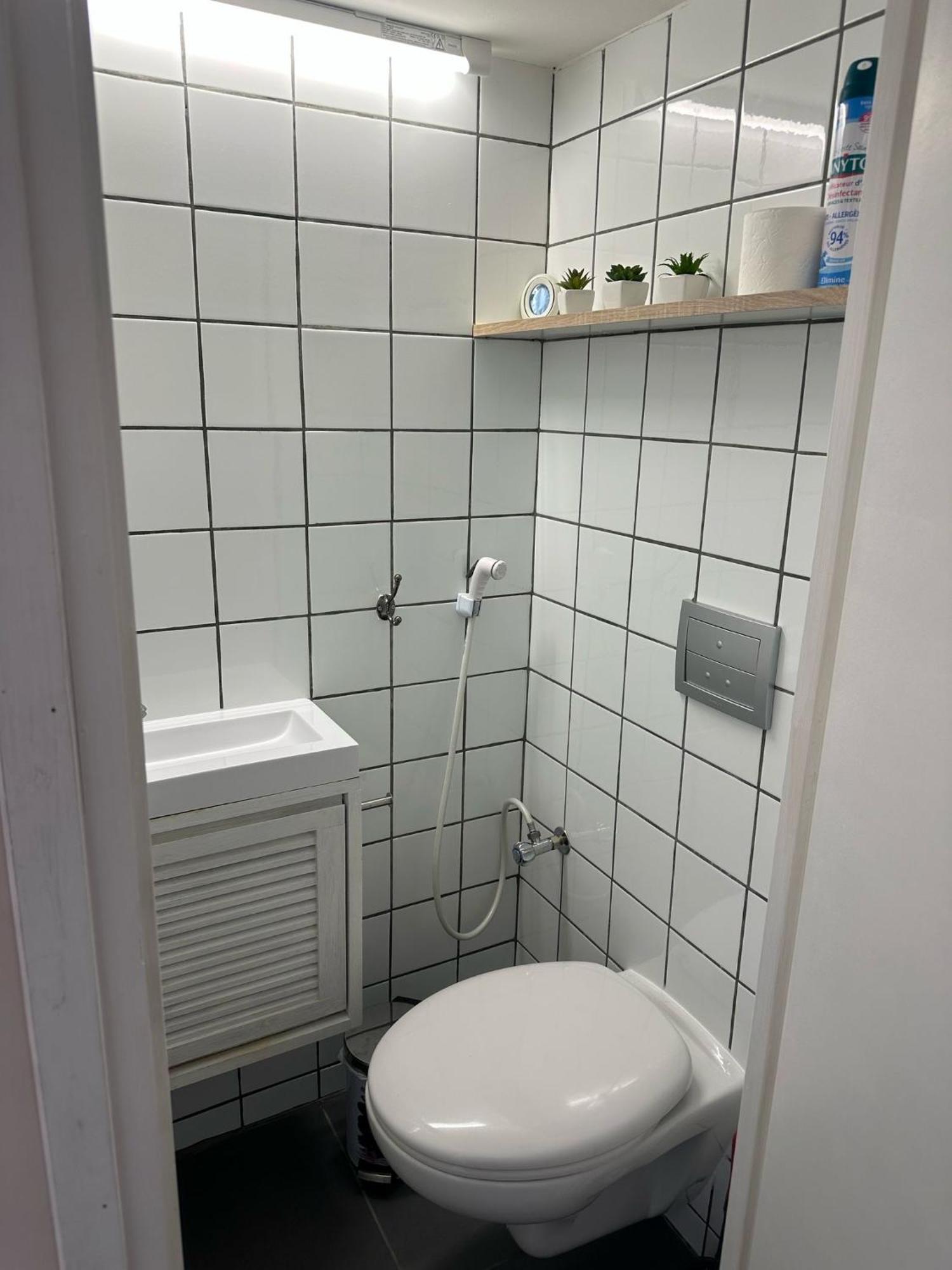 Studio Calme Et Agreable Avec Acces Jardin Partage Le Bar-sur-Loup Kültér fotó