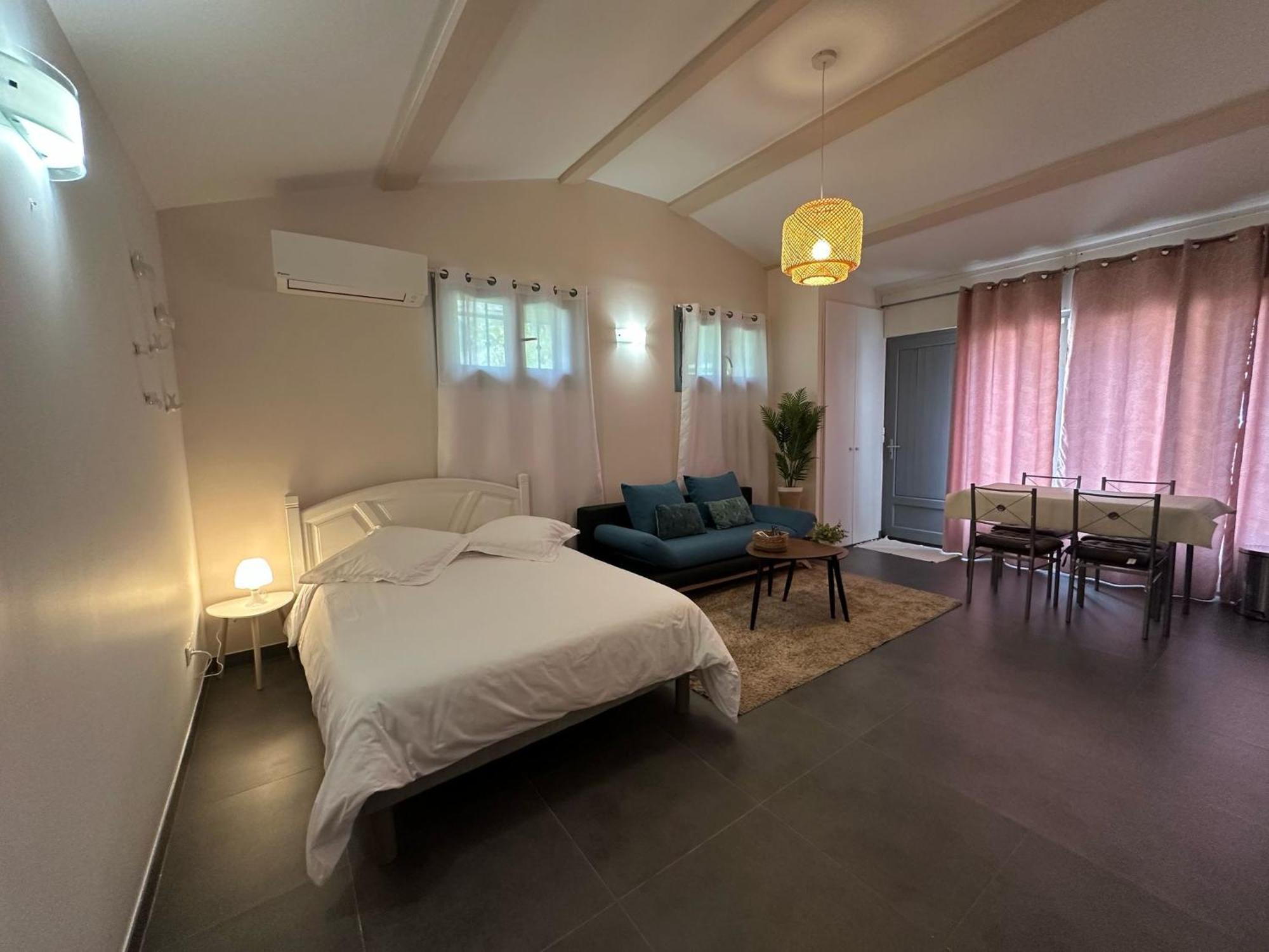 Studio Calme Et Agreable Avec Acces Jardin Partage Le Bar-sur-Loup Kültér fotó
